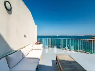 Exceptional Property with Panoramic Sea Views