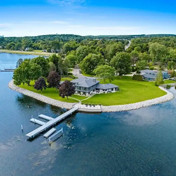 STUNNING WATERFRONT PROPERTY