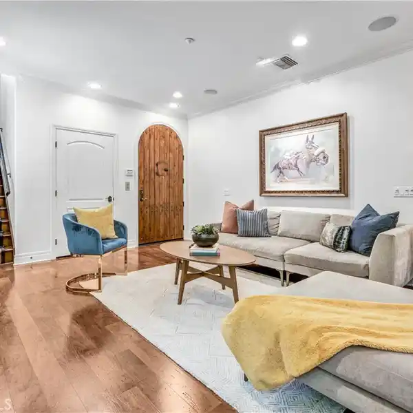 END-UNIT TOWNHOUSE-STYLE CONDO IN THE FOOTHILLS