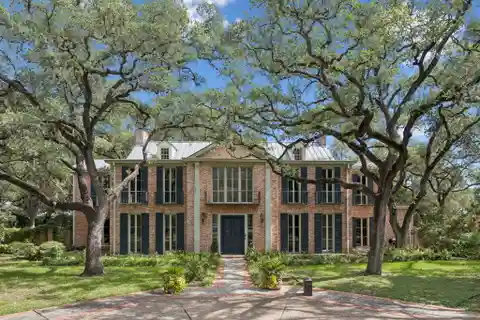 Bartlett Cocke Masterpiece on over Two Acres