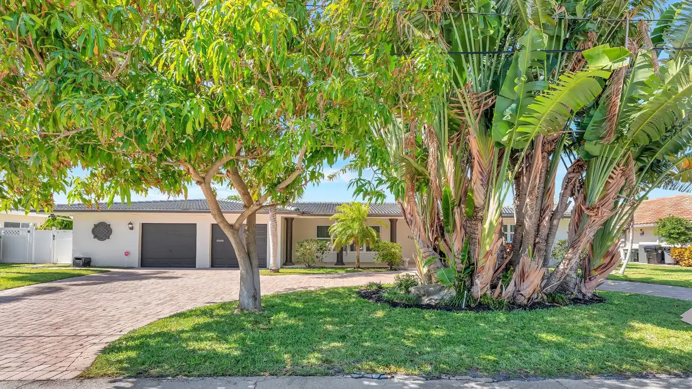 Luxurious Lighthouse Point Boater’s Paradise