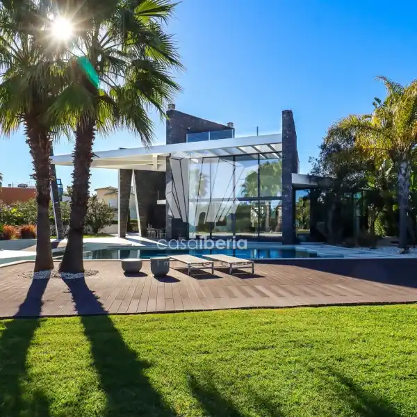 MAGNIFICENT CONTEMPORARY VILLA
