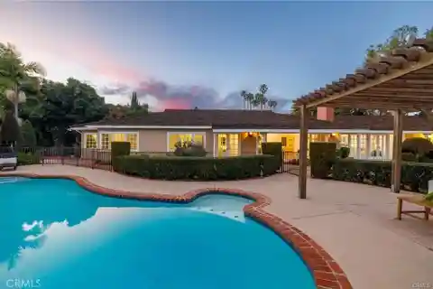 Private Oasis with Pool and Guesthouse