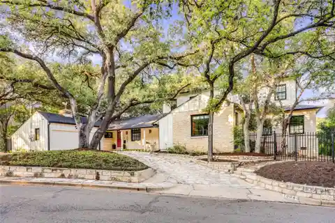 Traditional Turnkey Residence in Pemberton Heights