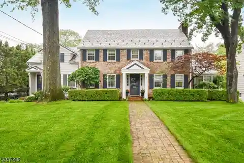 Elegant Georgian Colonial on Expansive Park-like Acre