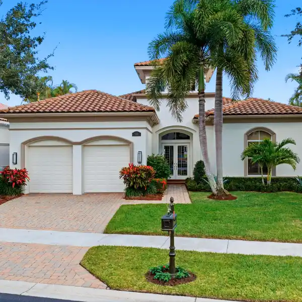 REFINED LAKESIDE OASIS WITH MODERN DESIGNER TOUCHES