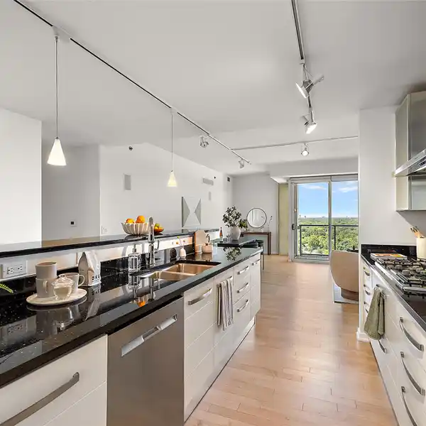 17TH-FLOOR PENTHOUSE AT THE FIFTH
