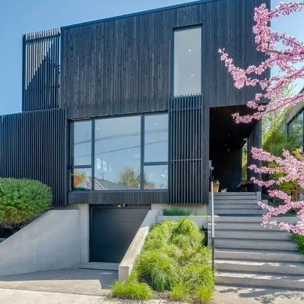 THE ATRIUM HOUSE