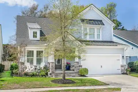Stylish Lowcountry Living Close to Everything
