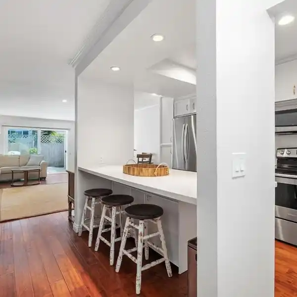 TASTEFULLY UPDATED TOWNHOME IN PRIME VILLAGE PARK LOCATION