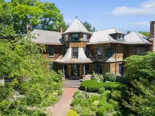 Remarkable Property in the Heart of the Village