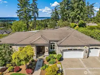 Stunning Clyde Hill Luxury Home