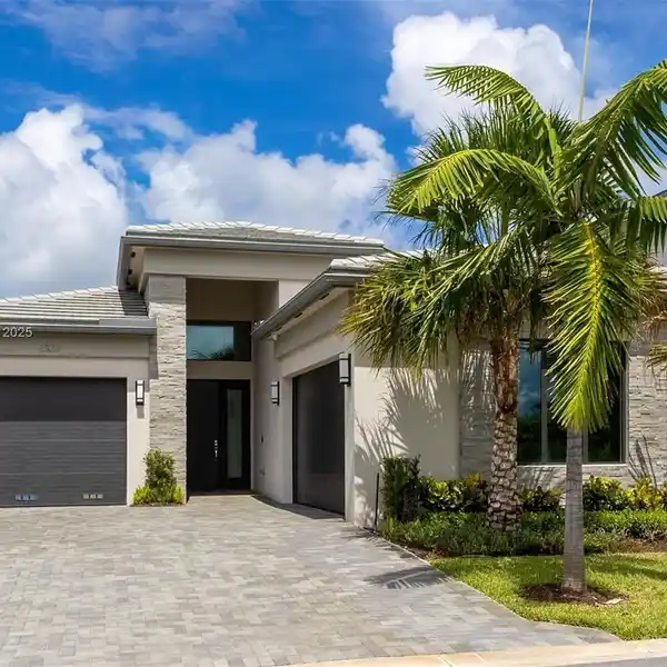 BEAUTIFUL HOME IN LOTUS PALM