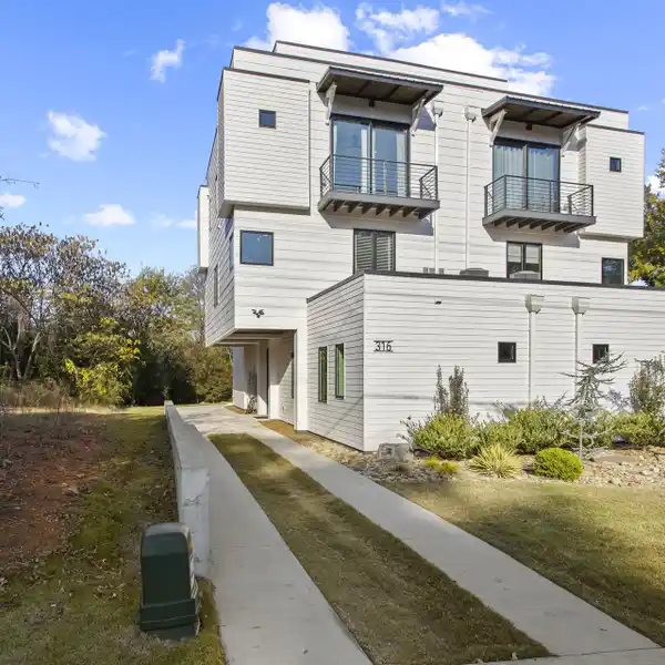 STRIKING NEWER-CONSTRUCTION TOWNHOME WITH ROOFTOP TERRACE