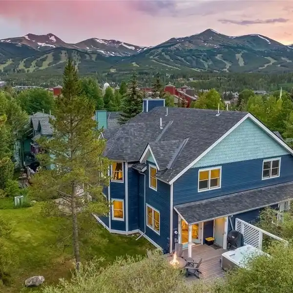 CHARMING AND RENOVATED DUPLEX