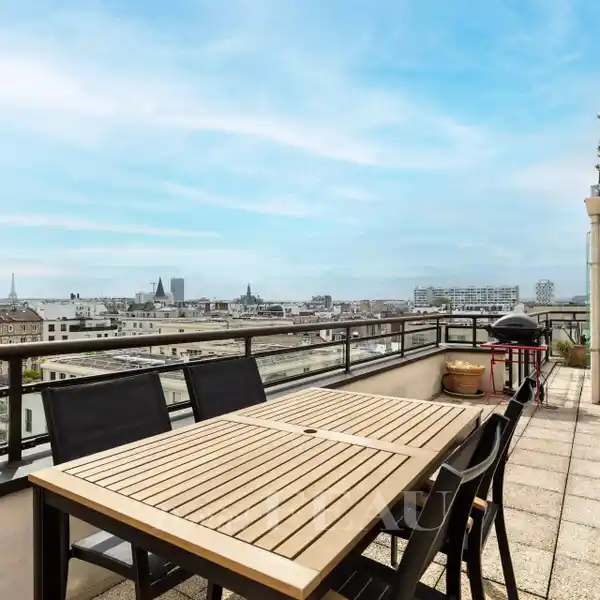BEAUTIFUL APARTMENT WITH AN OPEN VIEW