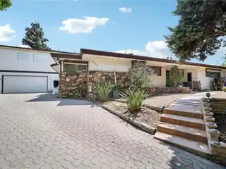 Ultra-private Entertainer's Home