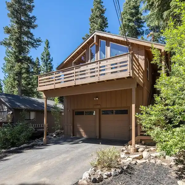 TWO-STORY MOUNTAIN HOME WITH GARAGE ACCESS