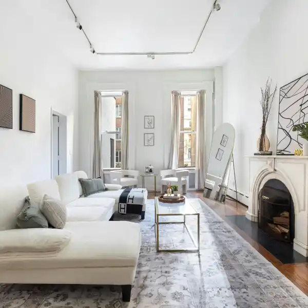EXCEPTIONAL APARTMENT IN AN ELEVATORED 1858 TOWNHOUSE