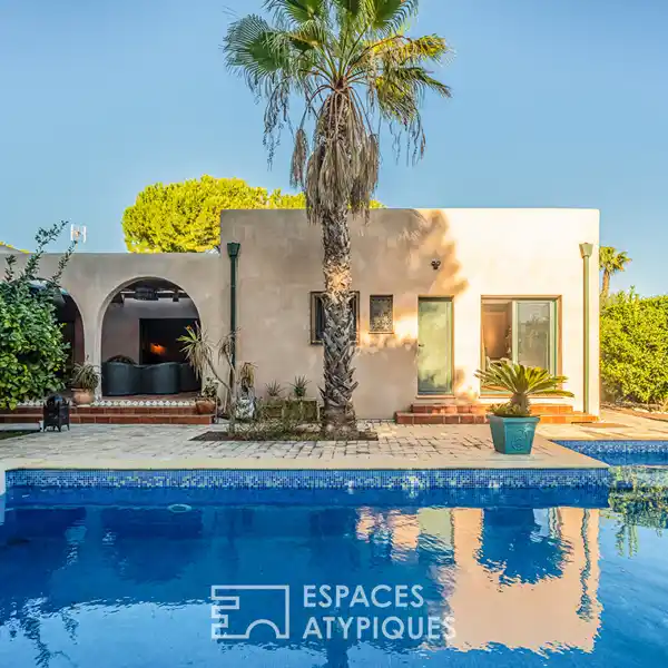 STUNNING VILLA A FEW METERS FROM THE BEACH