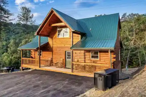 Beautiful Cabin in a Tranquil Community