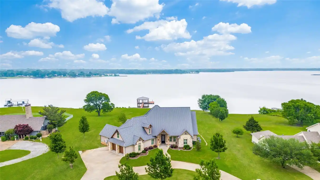 Stunning Custom-built Lakefront Residence