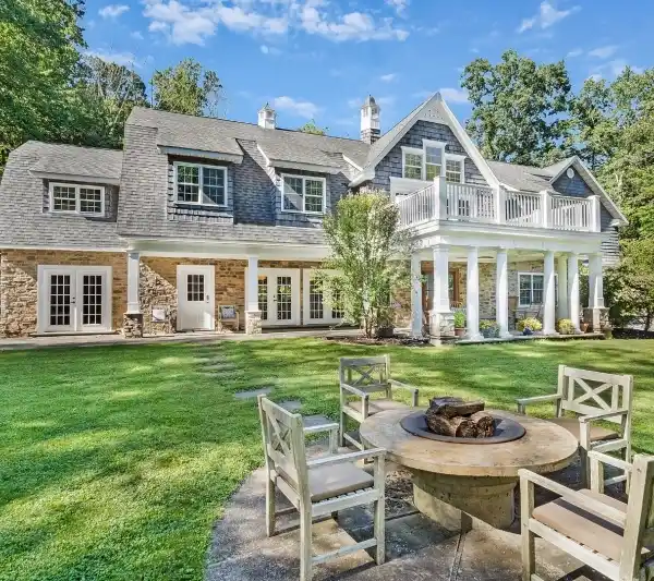 MAGNIFICENT SHINGLE-STYLE CUSTOM HOME