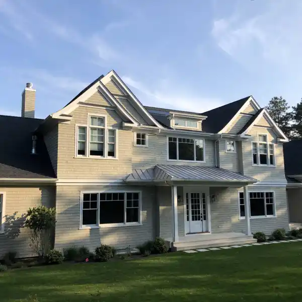 SPACIOUS SIX BEDROOM HOME