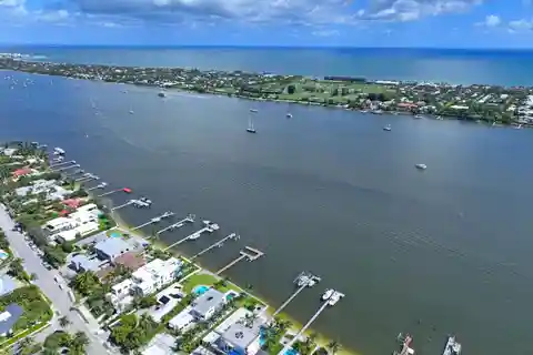 Fabulous New Modern Direct Intracoastal Waterfront Home