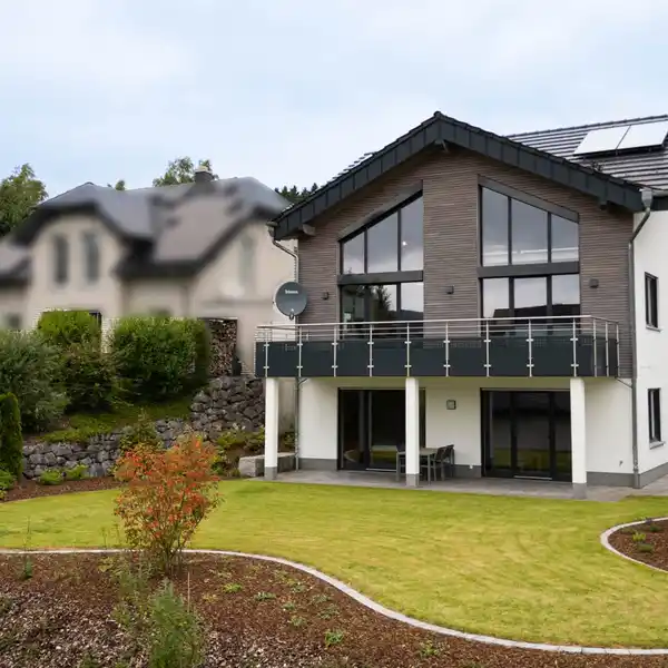 ELEGANT DETACHED HOUSE WITH EXCEPTIONAL FLOOR PLAN