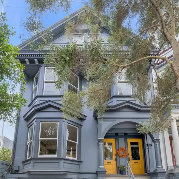THOUGHTFULLY UPDATED MAIN-LEVEL VICTORIAN CONDO