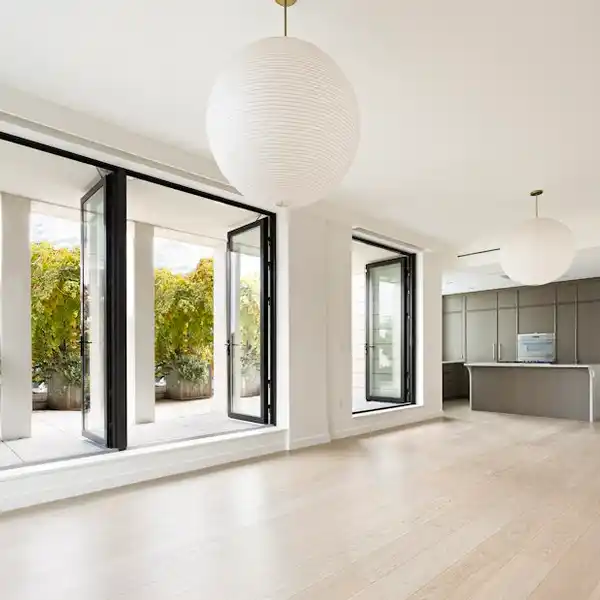 SUNLIT PENTHOUSE WITH PRIVATE TERRACE