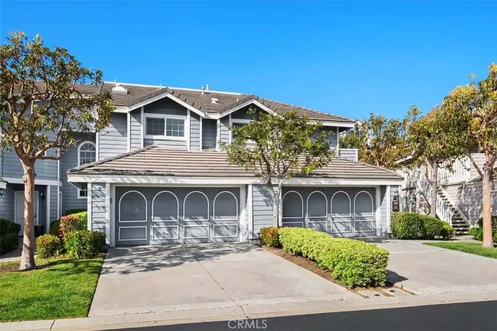 Upper Floor End Unit Condo in Beacon Hill