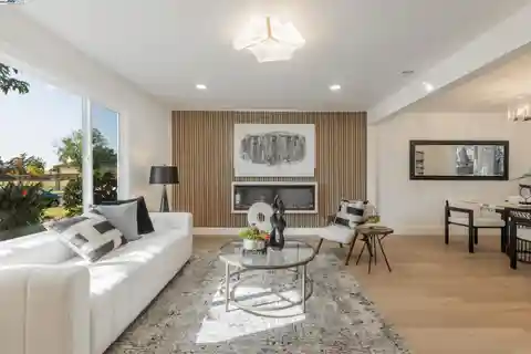 Gorgeous Contemporary Home in a Serene Neighborhood