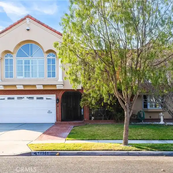 TIMELESS CHARM MEETS MODERN LUXURY LIVING