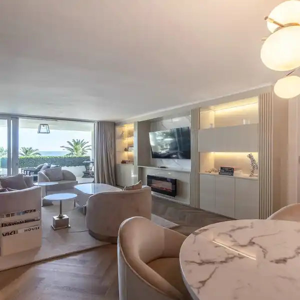 OCEANFRONT LIVING WITH A LUSH URBAN PULSE