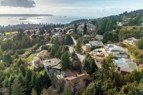 Gated Residence in a Prestigious Chartwell Cul-de-sac