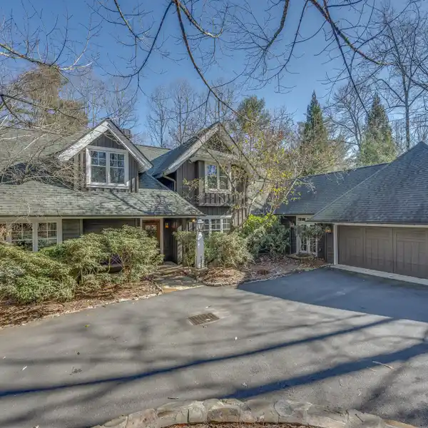 STATELY YET COMFORTABLE HOME ON THE 13TH HOLE OF TOM FAZIO'S MOUNTAIN MASTERPIECE