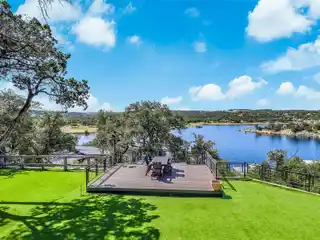 Stunning Lakeside Living