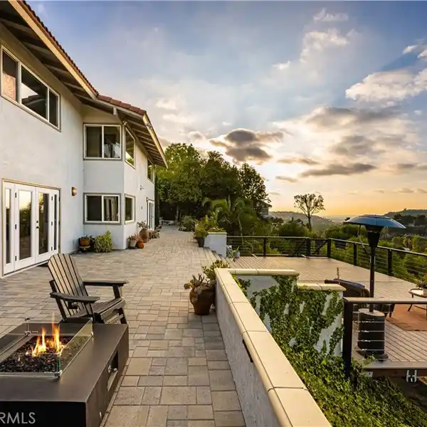 TURNKEY HOME WITH UNPARALLELED PANORAMIC VIEWS