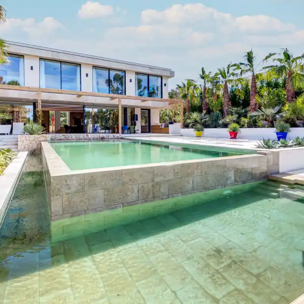 NEWLY BUILT DESIGNER VILLA WITH THE MOST EXCLUSIVE FURNISHINGS