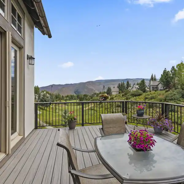 SERENE MOUNTAIN RETREAT IN KENSINGTON GREEN