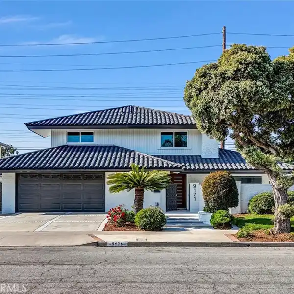 BEAUTIFULLY REMODELED CONTEMPORARY GEM