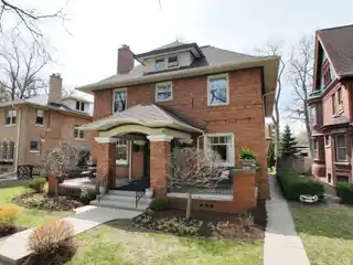 Updated Coach House Plus Xl Fenced Yard