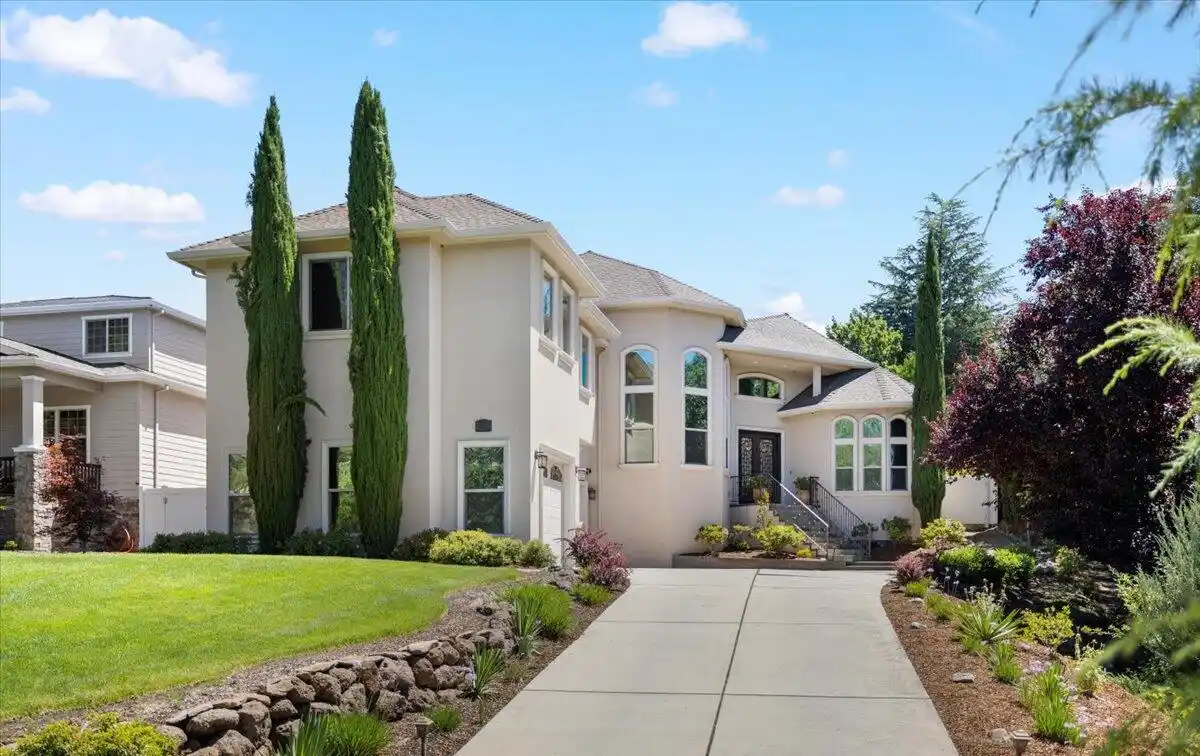 Elegance with Modern Sophistication