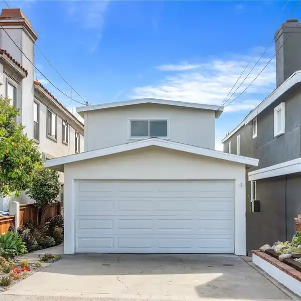 BEAUTIFULLY REMODELED HOME IN THE GOLDEN HILLS AREA