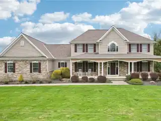Luxury and Comfort on a Beautiful Acre
