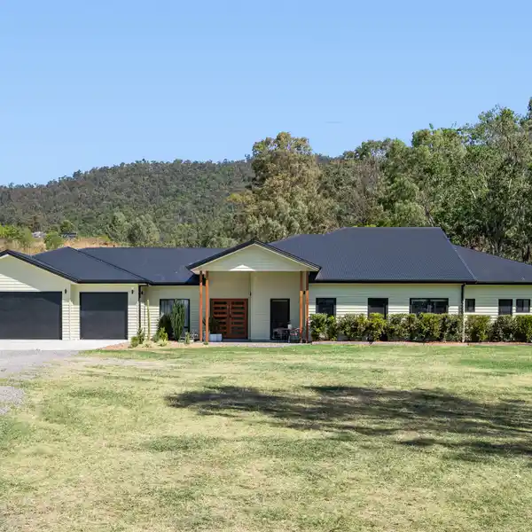 SPACIOUS MODERN SANCTUARY