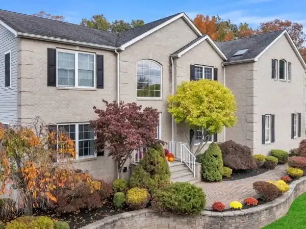 SOPHISTICATED HOME WITH GOURMET KITCHEN AND DECKS