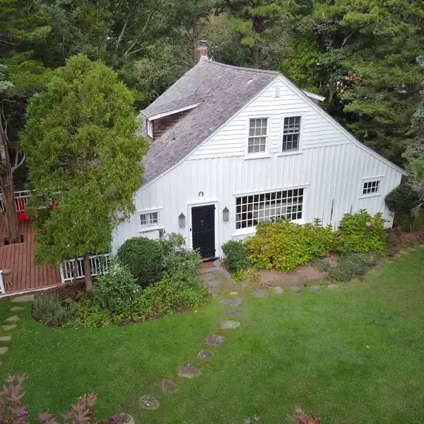 CHARMING 1930S RENOVATED SURF COTTAGE